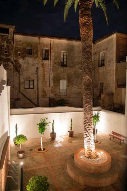 Casa Palacio Munoz Chaves Caces 外观 照片